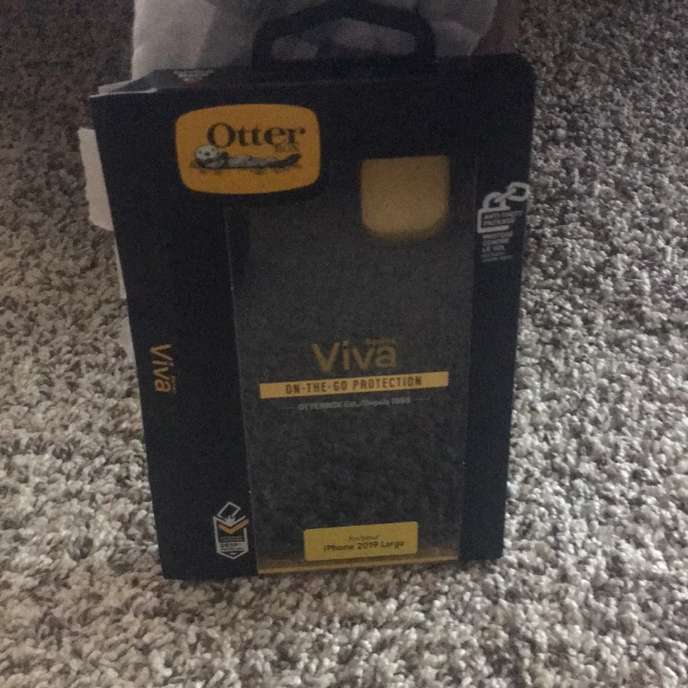 Otter Box NWT iPhone 2019 Large